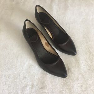 Frye Regina Leather Pump in EUC